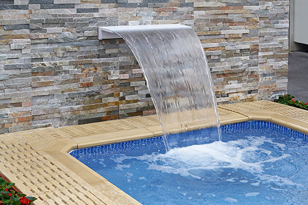 20355759 - small modern spa pool with water flow